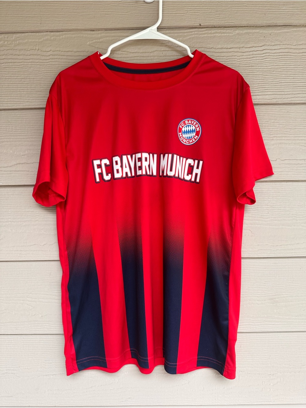FC Bayern Munchien T Shirt Mens Large Red German Football Tee Soccer (A3)